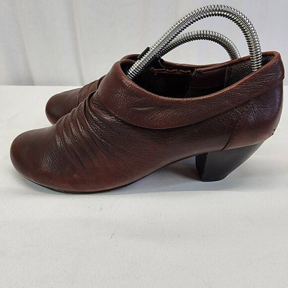 Bare Traps Rosey Brown Leather Pleated Ankle Zippered Boots Size 7.5 - Picture 7 of 9